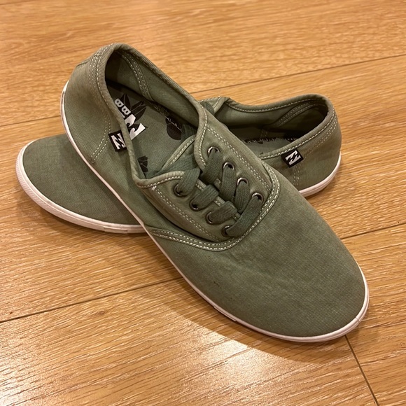 Billabong Addyson Trainers - size 7 - Picture 2 of 4